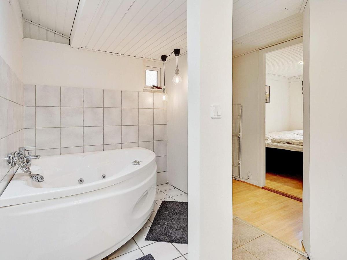 8 Person Holiday Home In R M Kongsmark Buitenkant foto